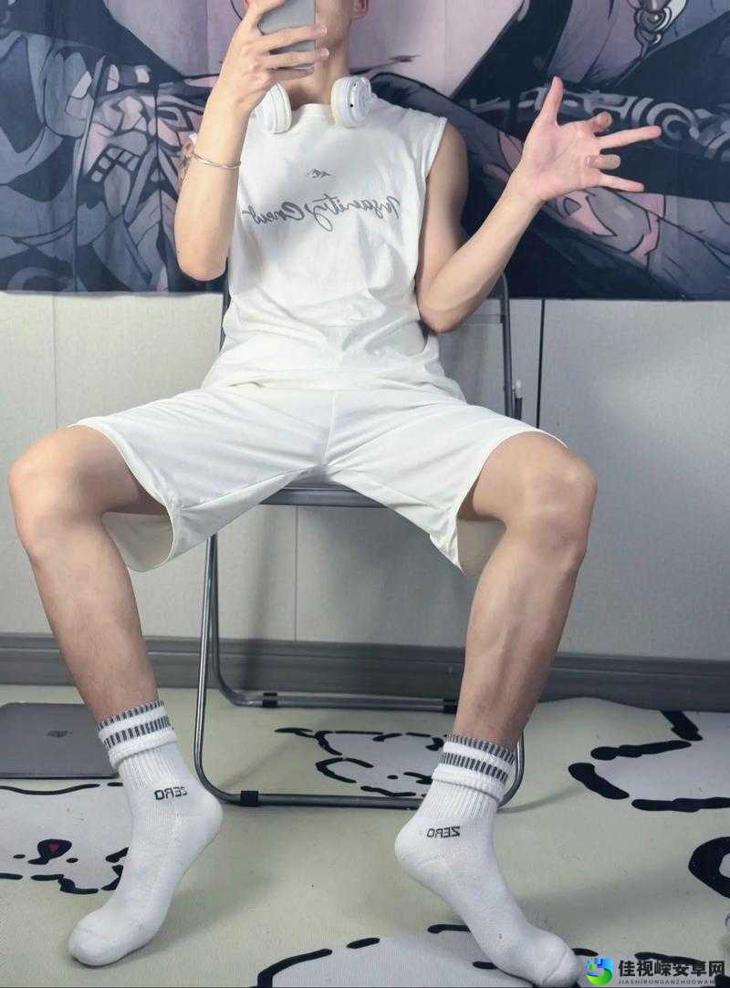 直男白袜打✈️自慰背后：当代年轻人自我释放的隐秘密码？