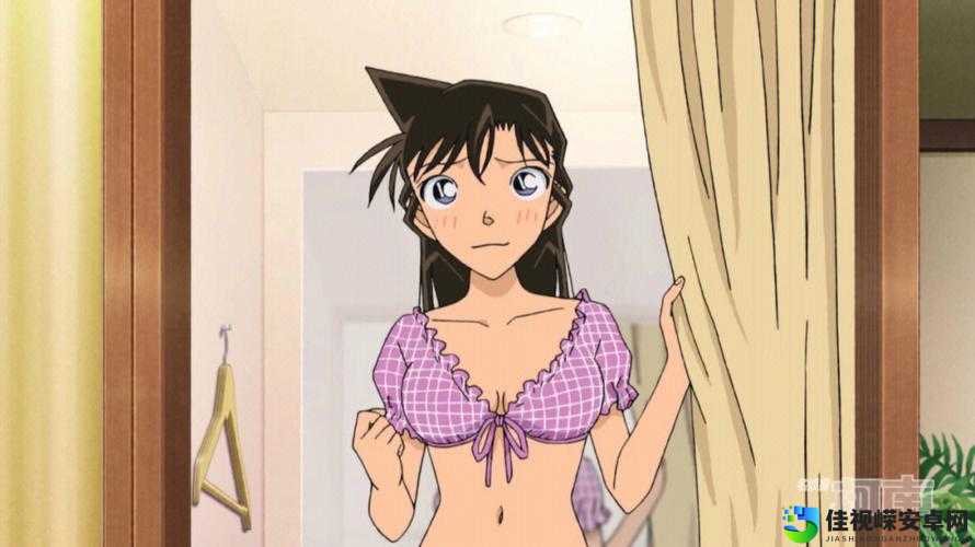 小兰脱内衣👙爆乳视频引发热议：流量密码背后的人性叩问