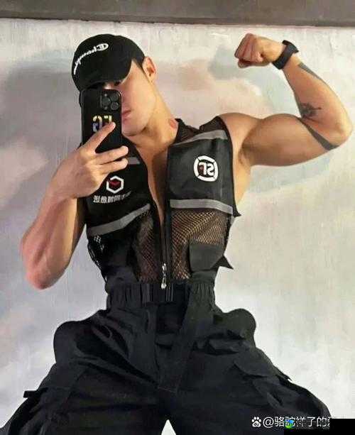 快递员的粗大GV浪小辉：三个身份背后的热血人生